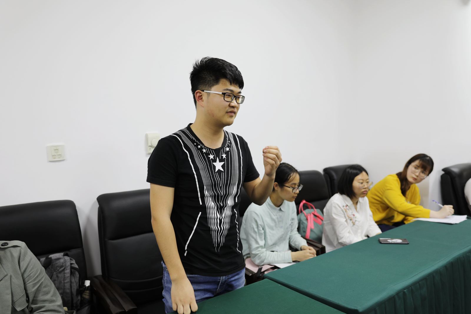 重温五四岁月，勇担科技重任——软件科学与技术系党支部、软件低年级本科生党支部联合组织生活