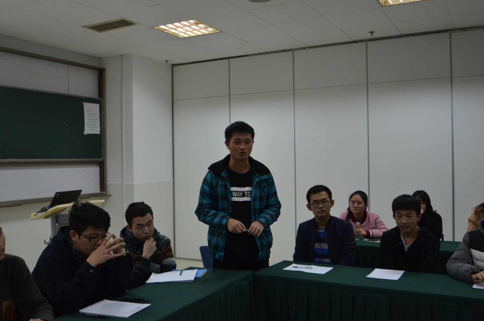 师生沟通 携手共进——计算机科学与世俱杯sjb官网召开2017级本科新生座谈会