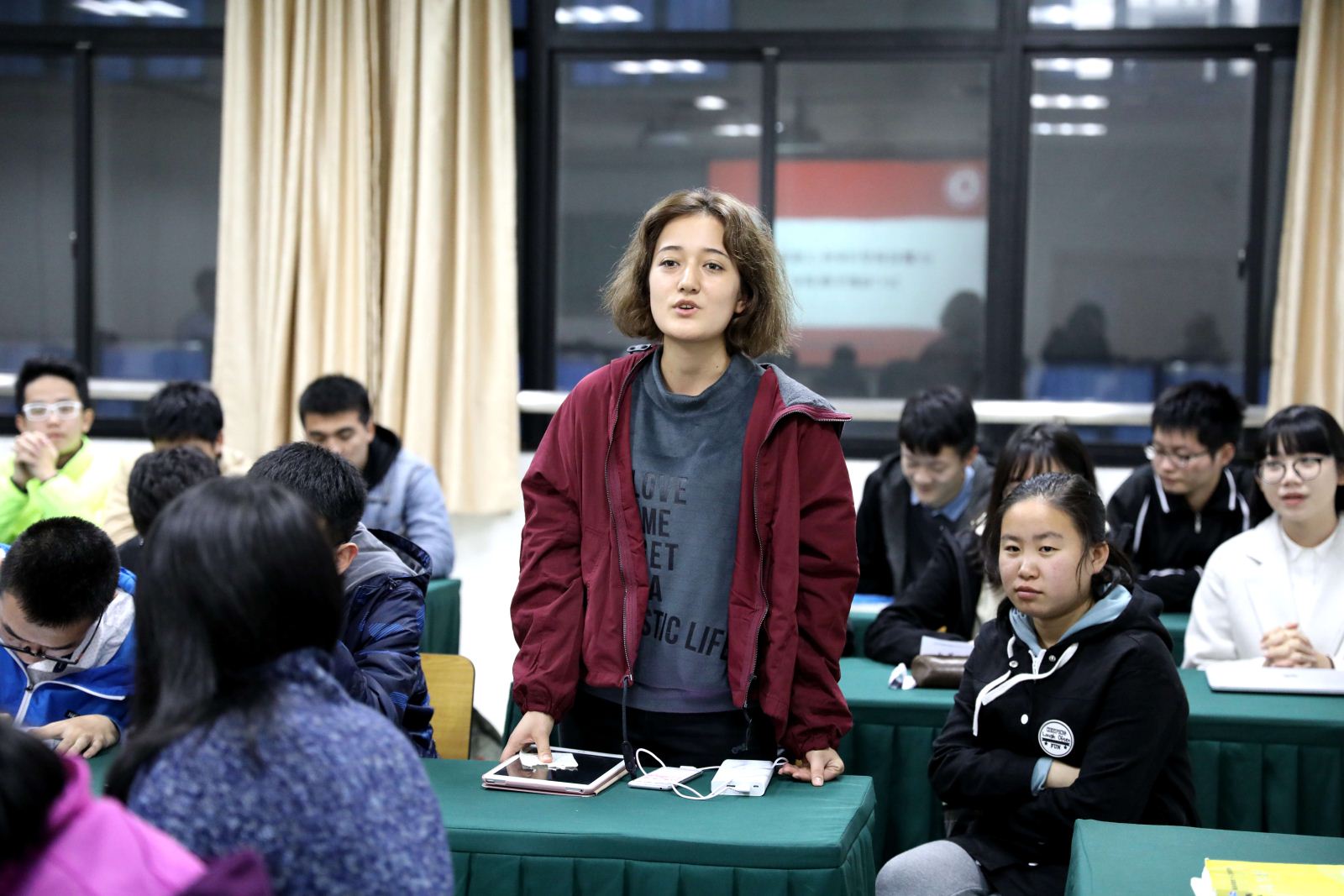 师生沟通 携手共进——计算机科学与世俱杯sjb官网召开2017级本科新生座谈会