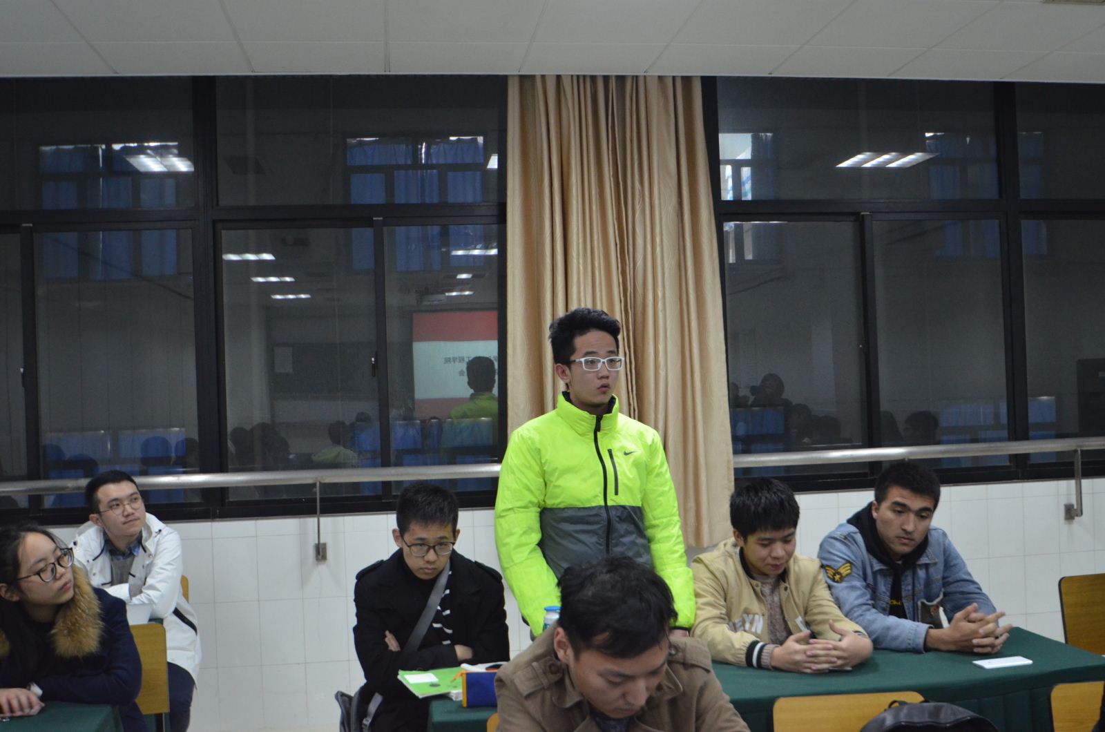 师生沟通 携手共进——计算机科学与世俱杯sjb官网召开2017级本科新生座谈会