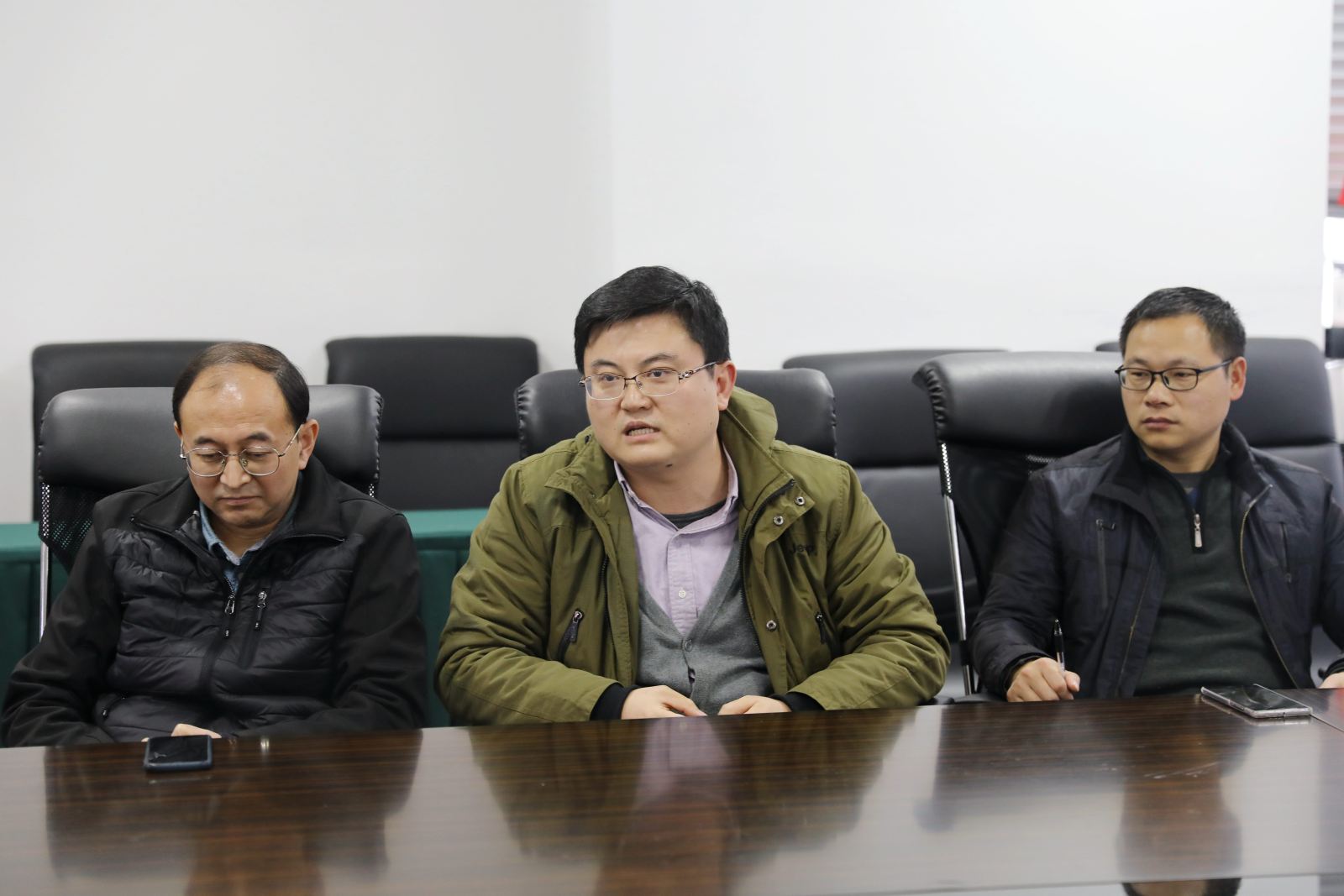 计算机科学与世俱杯sjb官网召开教授座谈会