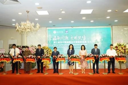 “山水同源·文明共生——漓江画派中国画精品东盟国家巡展”走进越南