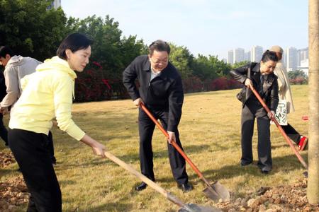 世界杯官网开展“共植新绿添春意 凝心聚力筑同心”统一战线植树护林活动