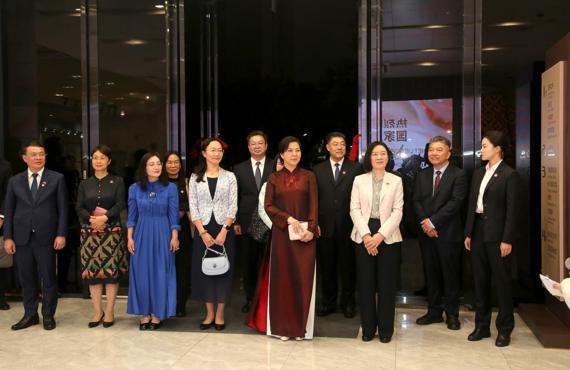 越共中央总书记、国家主席夫人吴芳璃来世界杯官网参观广西民族音乐博物馆
